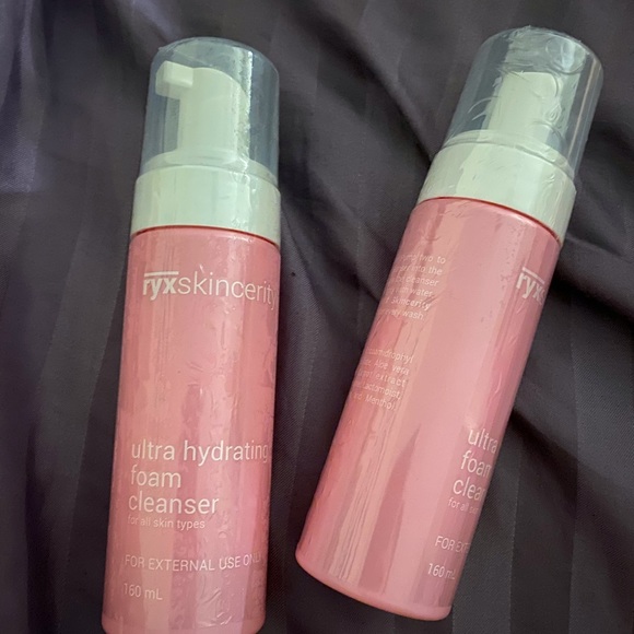 Ultra Hydrating Foam Cleanser - Picture 2 of 2